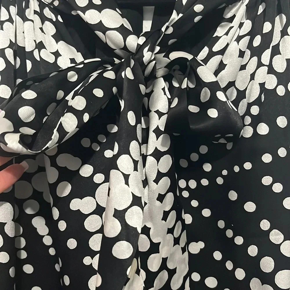 WHBM Black and white tie neck blouse. Sleeveless size Medium - Picture 2 of 6